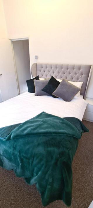 Entire 2 Bed Flat On 3Rd Floor Near City Centre & Stadium Cardiff Kültér fotó