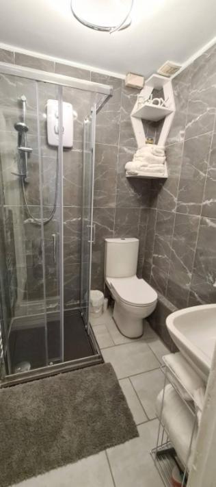 Entire 2 Bed Flat On 3Rd Floor Near City Centre & Stadium Cardiff Kültér fotó